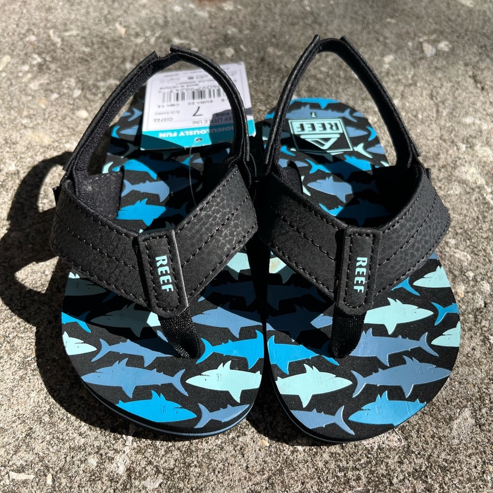 NWT Reef Sandals